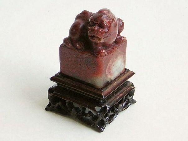 Small red shoushan stone ‘Bixie’ - (6480)